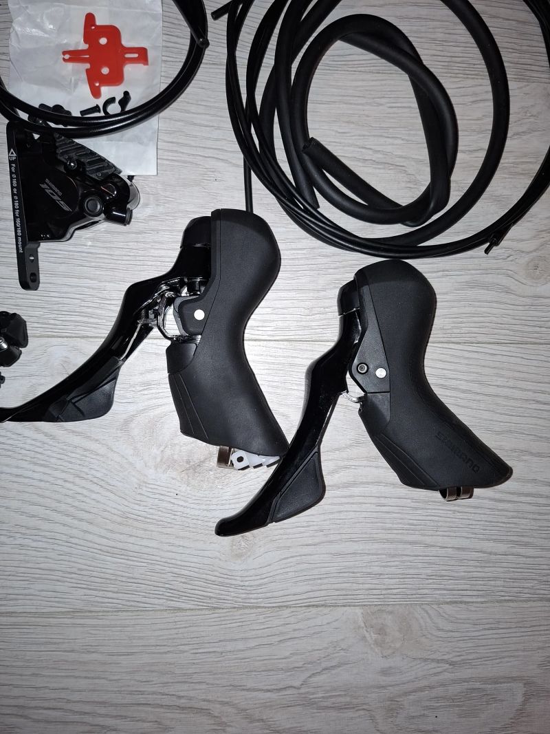 Shimano sada 105 2x12