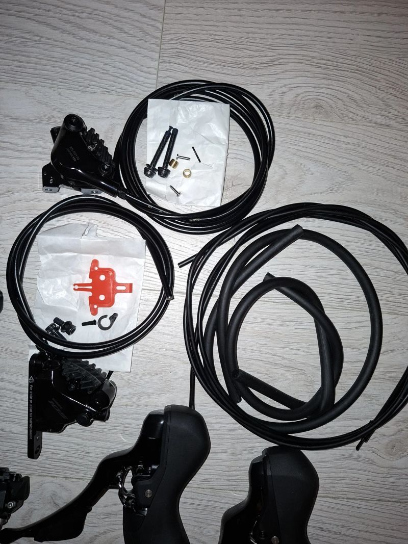 Shimano sada 105 2x12