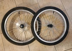 Pár kol 20" s obutím