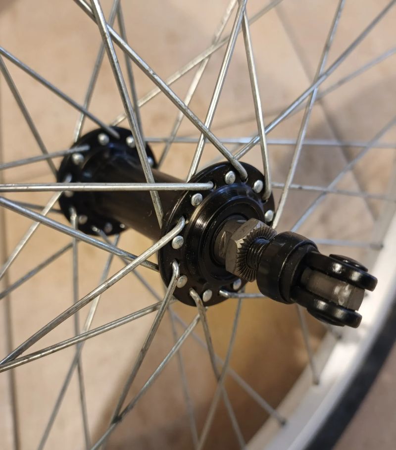 Pár kol 20" s obutím