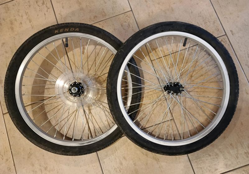 Pár kol 20" s obutím