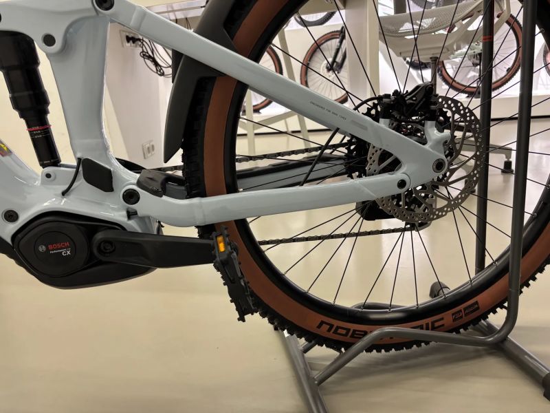 Cube Cube Stereo Hybrid ONE44 EX 800