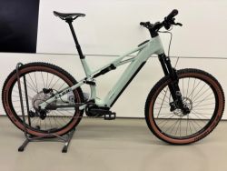 Cube Cube Stereo Hybrid ONE44 HPC Race 800