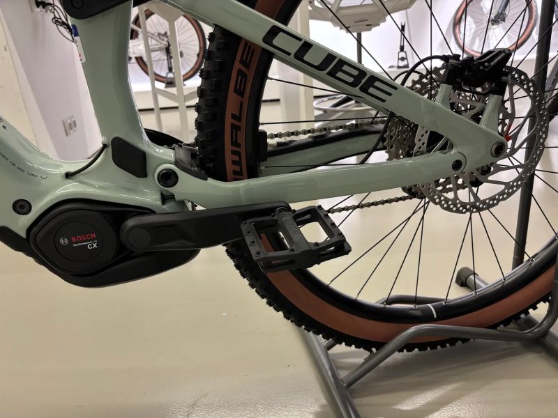 Cube Cube Stereo Hybrid ONE44 HPC Race 800