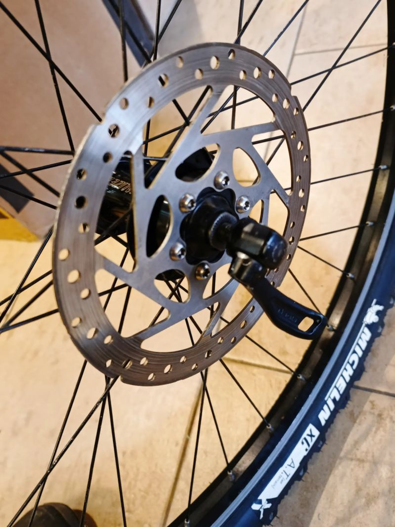 Pár kol 26" včetně obutí a devítikolečka