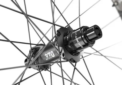 DT Swiss H1900 zapletená kola MULLET včetně plášťů, kazety a příslušenství - nejetá