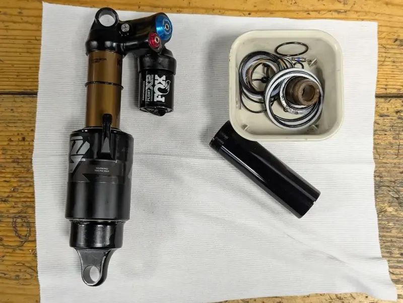 Fox Float X2 230x65 mm, vzduchový tlumič po kompletní repasi a upgrade na Kashima coat