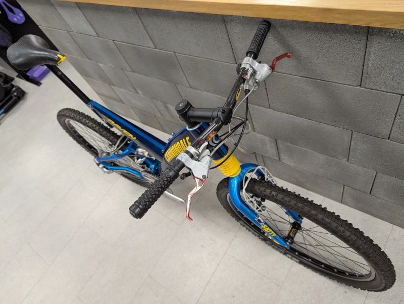 Cannondale Super V Raven 1000, velikost L, rok 1999, barvy Volvo, CODA Tarantula, Magura HS