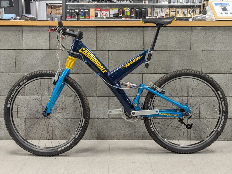 Cannondale Super V Raven 1000, velikost L, rok 1999, barvy Volvo, CODA Tarantula, Magura HS