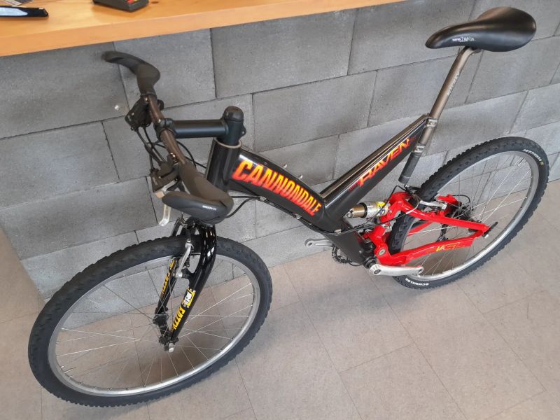 1998 Cannondale Super V Raven 2000, vel. L (50 cm, 20"), Shimano XT, Fatty i Fox po repasi
