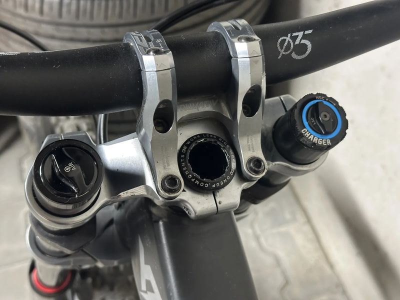 YT Industries Tues 27”