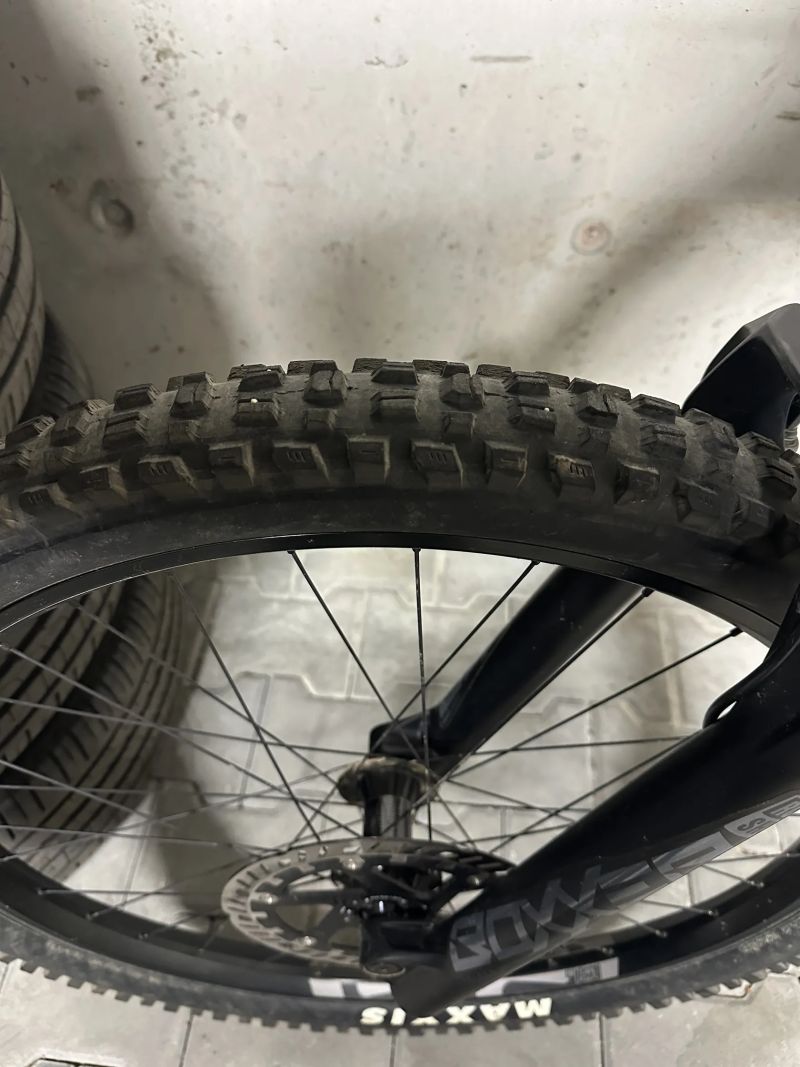 YT Industries Tues 27”