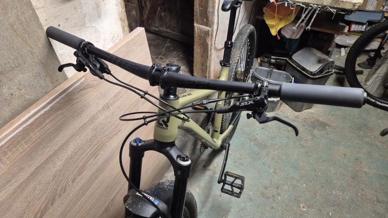 Qayron Spyro M 29" super stav