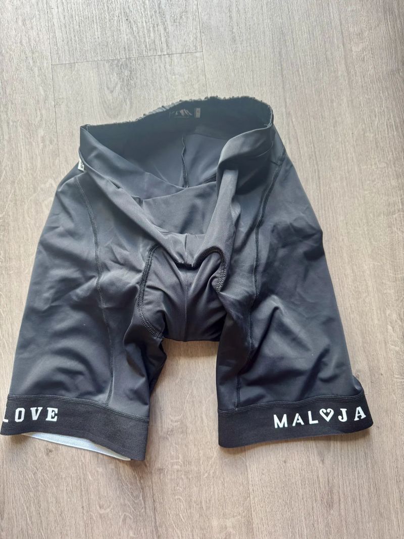 Dámské dresy, kraťasy, vesta