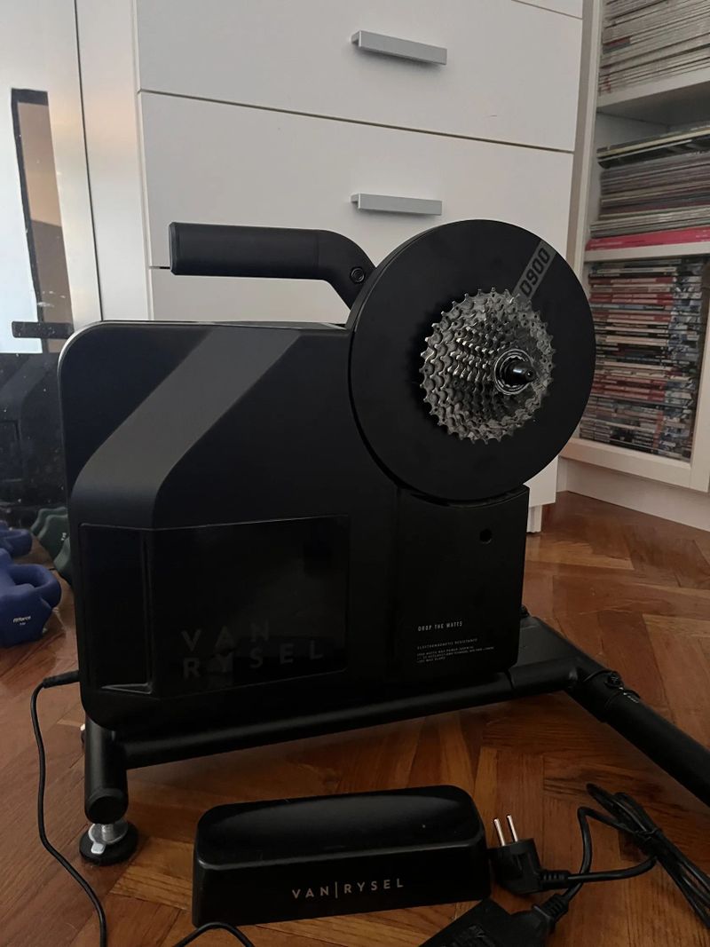 Interaktivní cyklotrenažér Van Rysel D900