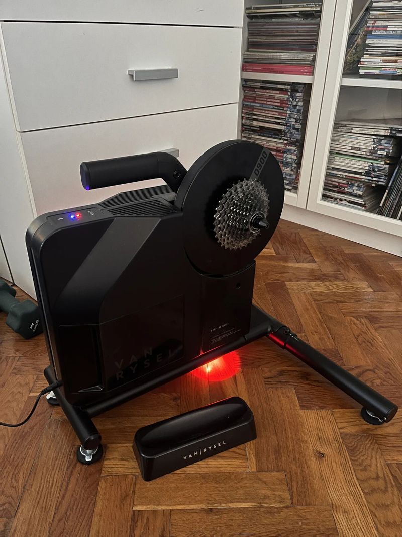 Interaktivní cyklotrenažér Van Rysel D900