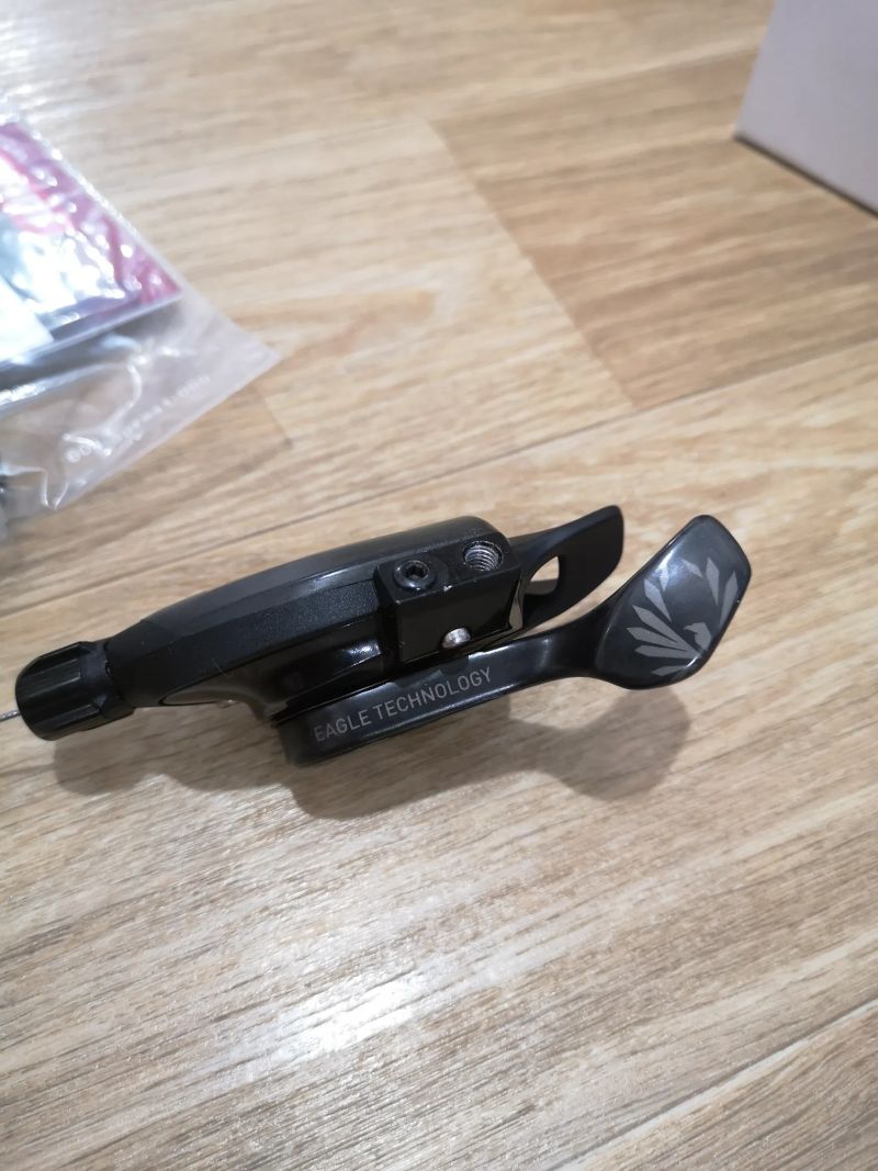 Sram XX1 Eagle 12sp. přehazovačka a řadící páčka