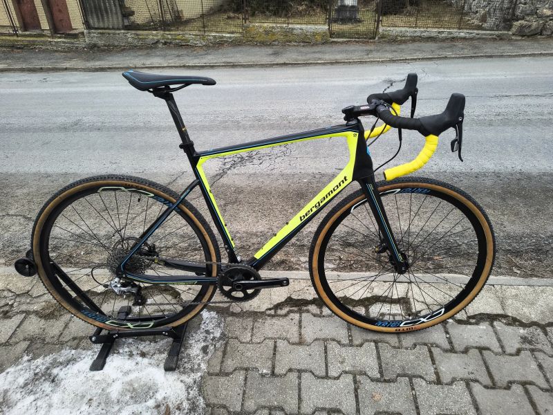 KARBONOVÉ GRAVEL KOLO .,.PC : 70 000 Kč ,JAKO NOVÉ