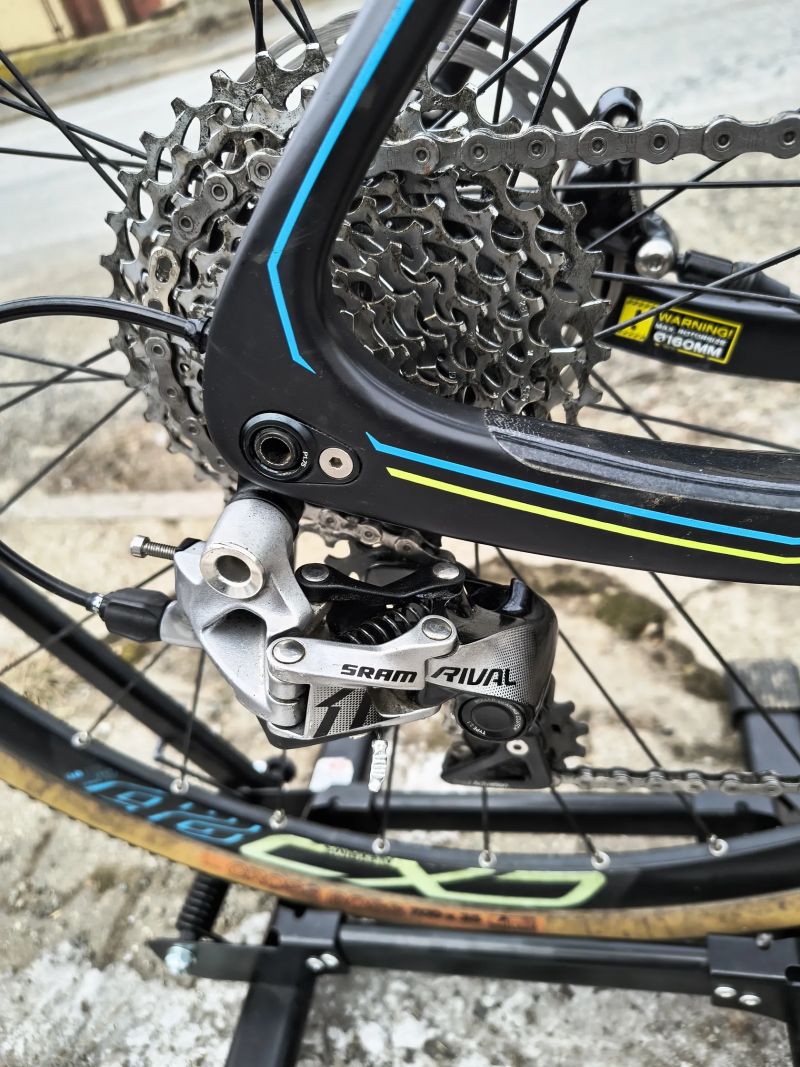 KARBONOVÉ GRAVEL KOLO .,.PC : 70 000 Kč ,JAKO NOVÉ