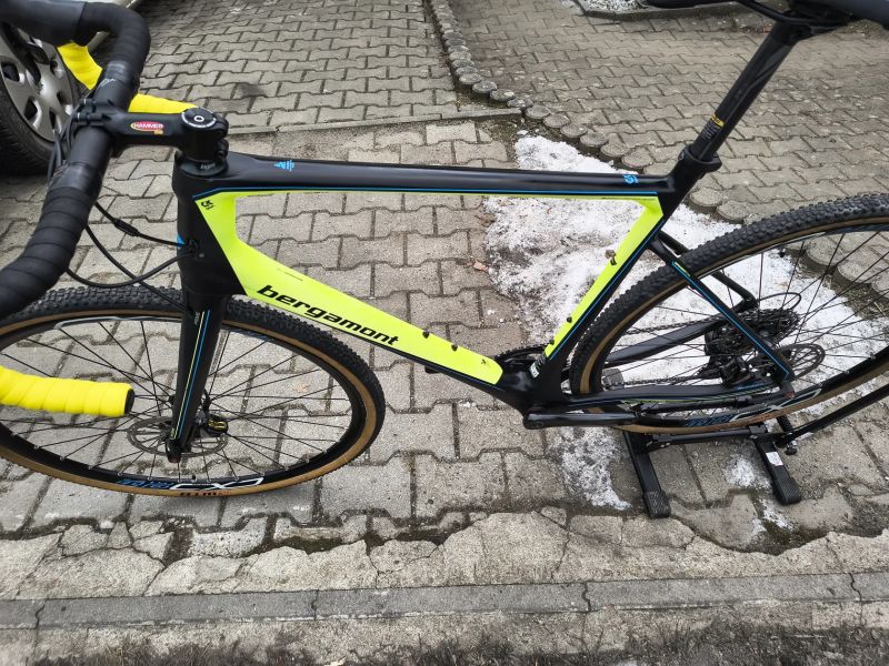 KARBONOVÉ GRAVEL KOLO .,.PC : 70 000 Kč ,JAKO NOVÉ