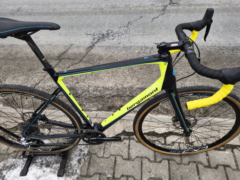 KARBONOVÉ GRAVEL KOLO .,.PC : 70 000 Kč ,JAKO NOVÉ