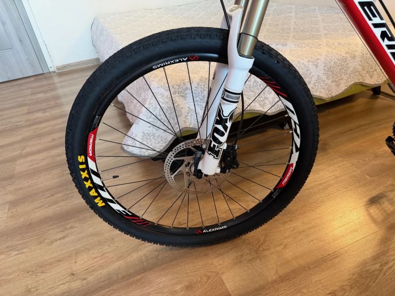 Merida 96 XT carbon ve vynikajícím stavu