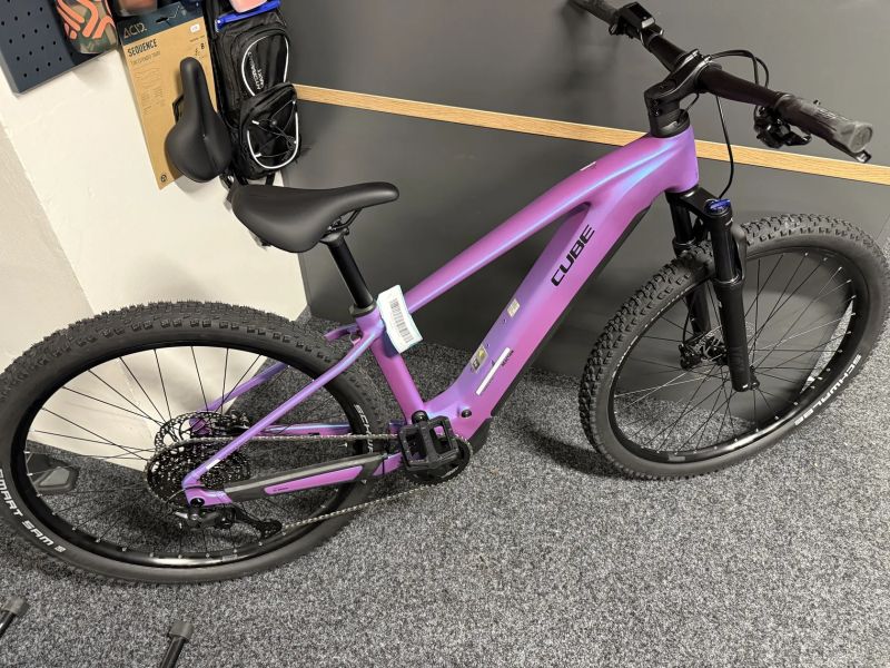 CUBE Reaction Hybrid ONE 800 vel.M 2026 NOVÝ MODEL