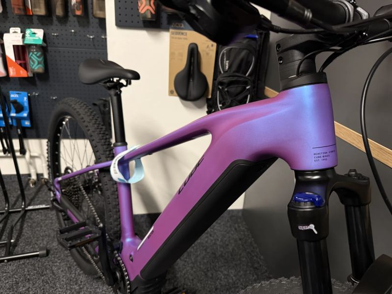 CUBE Reaction Hybrid ONE 800 vel.M 2026 NOVÝ MODEL