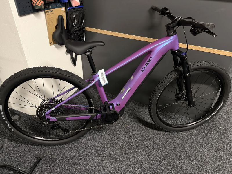 CUBE Reaction Hybrid ONE 800 vel.M 2026 NOVÝ MODEL