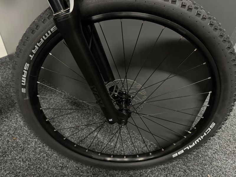 CUBE Reaction Hybrid ONE 800 vel.M 2026 NOVÝ MODEL