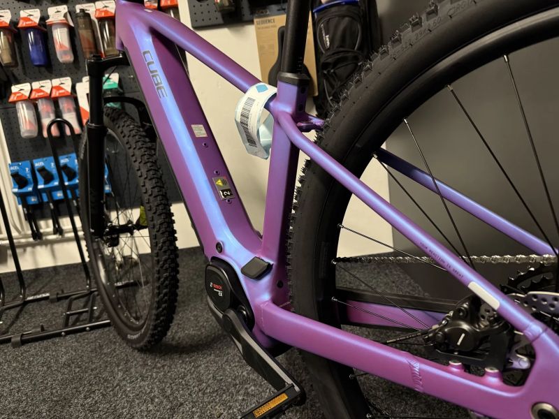 CUBE Reaction Hybrid ONE 800 vel.M 2026 NOVÝ MODEL