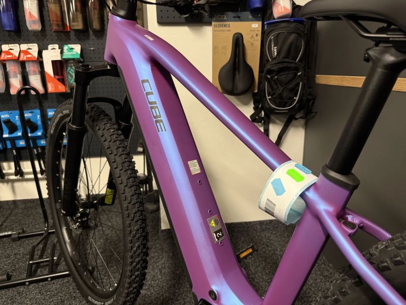 CUBE Reaction Hybrid ONE 800 vel.M 2026 NOVÝ MODEL