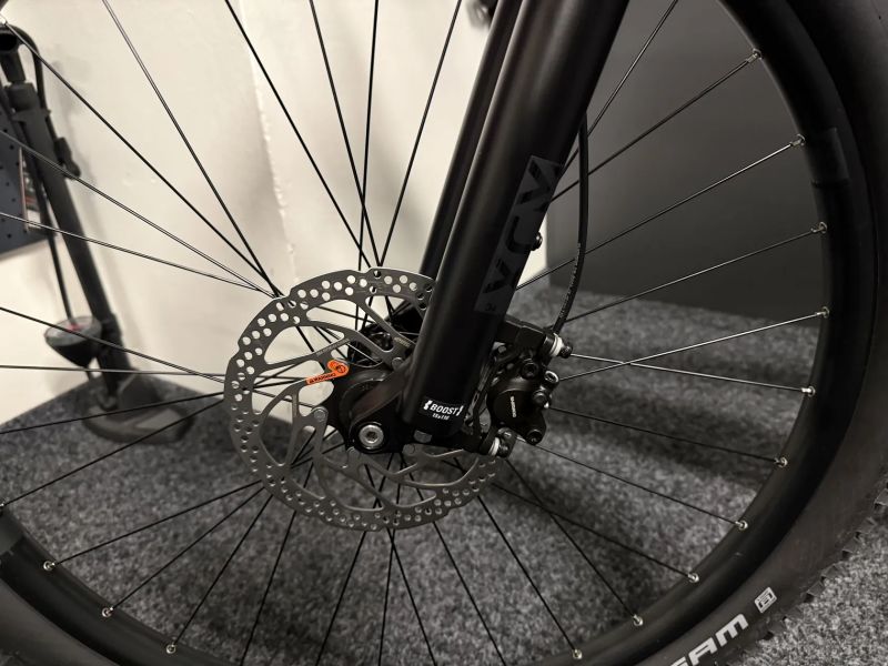 CUBE Reaction Hybrid ONE 800 vel.M 2026 NOVÝ MODEL