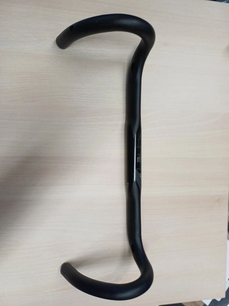 FSA Energy Compact – silniční řídítka (44 cm, 125/80 mm)