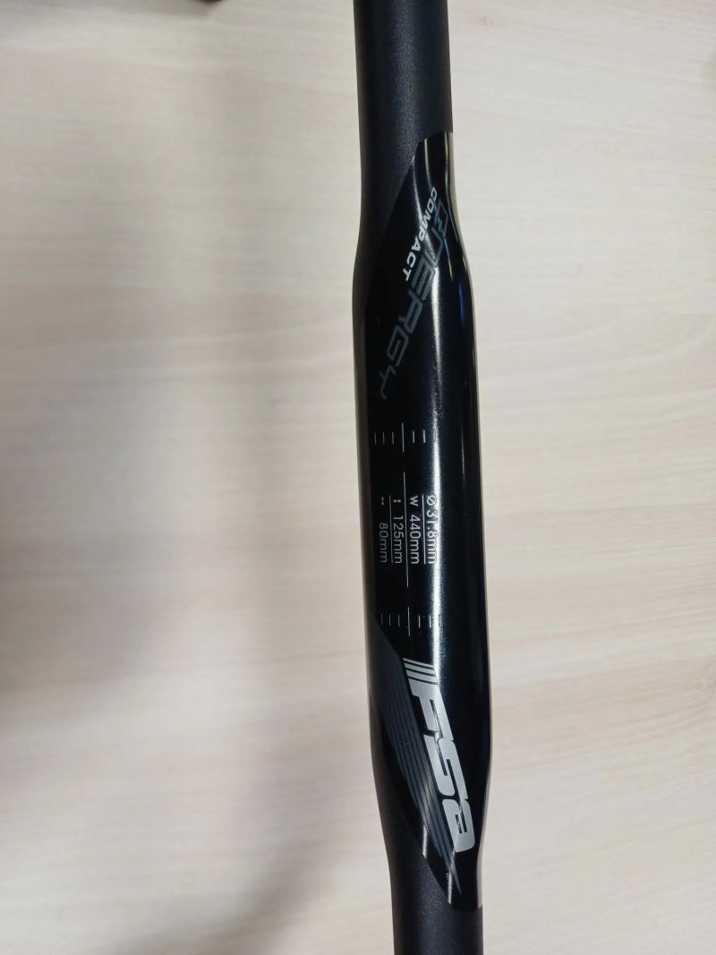 FSA Energy Compact – silniční řídítka (44 cm, 125/80 mm)