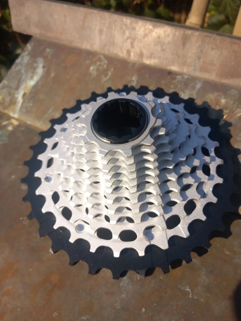 Prodám velice lehká galusková silniční kola na ráfkové brzdy váha 1115 g