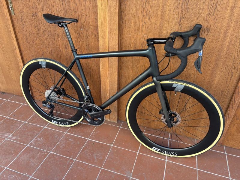 SPECIALIZED AETHOS vel. 58 cm - zakázková stavba - ULTEGRA di2 2x12 - DT SWISS ACR 62 mm