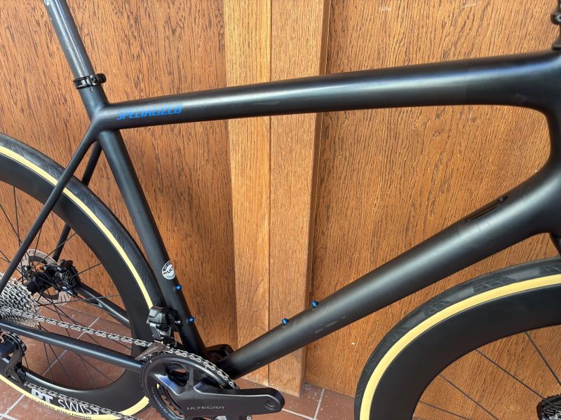 SPECIALIZED AETHOS vel. 58 cm - zakázková stavba - ULTEGRA di2 2x12 - DT SWISS ACR 62 mm