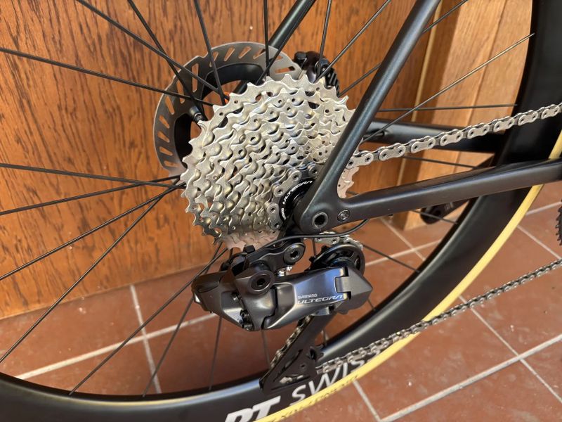 SPECIALIZED AETHOS vel. 58 cm - zakázková stavba - ULTEGRA di2 2x12 - DT SWISS ACR 62 mm