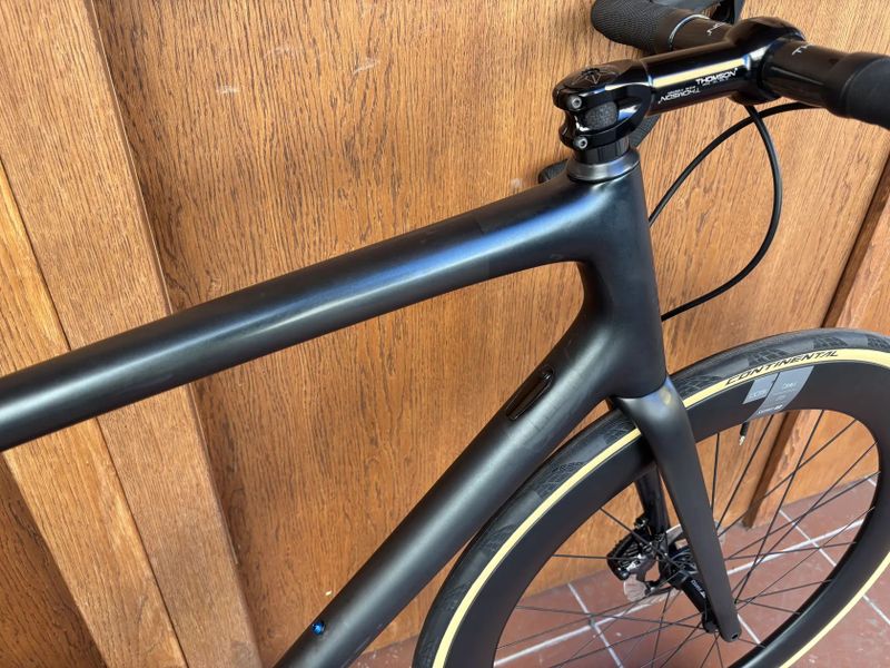 SPECIALIZED AETHOS vel. 58 cm - zakázková stavba - ULTEGRA di2 2x12 - DT SWISS ACR 62 mm