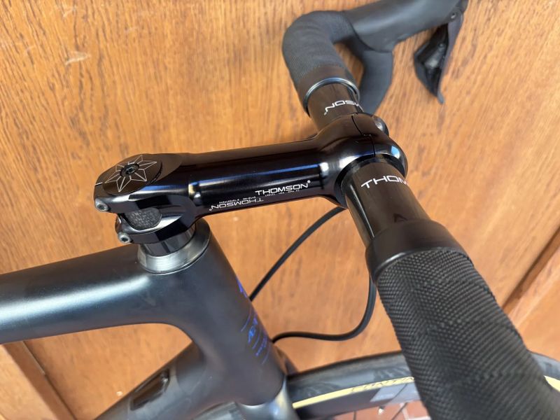 SPECIALIZED AETHOS vel. 58 cm - zakázková stavba - ULTEGRA di2 2x12 - DT SWISS ACR 62 mm