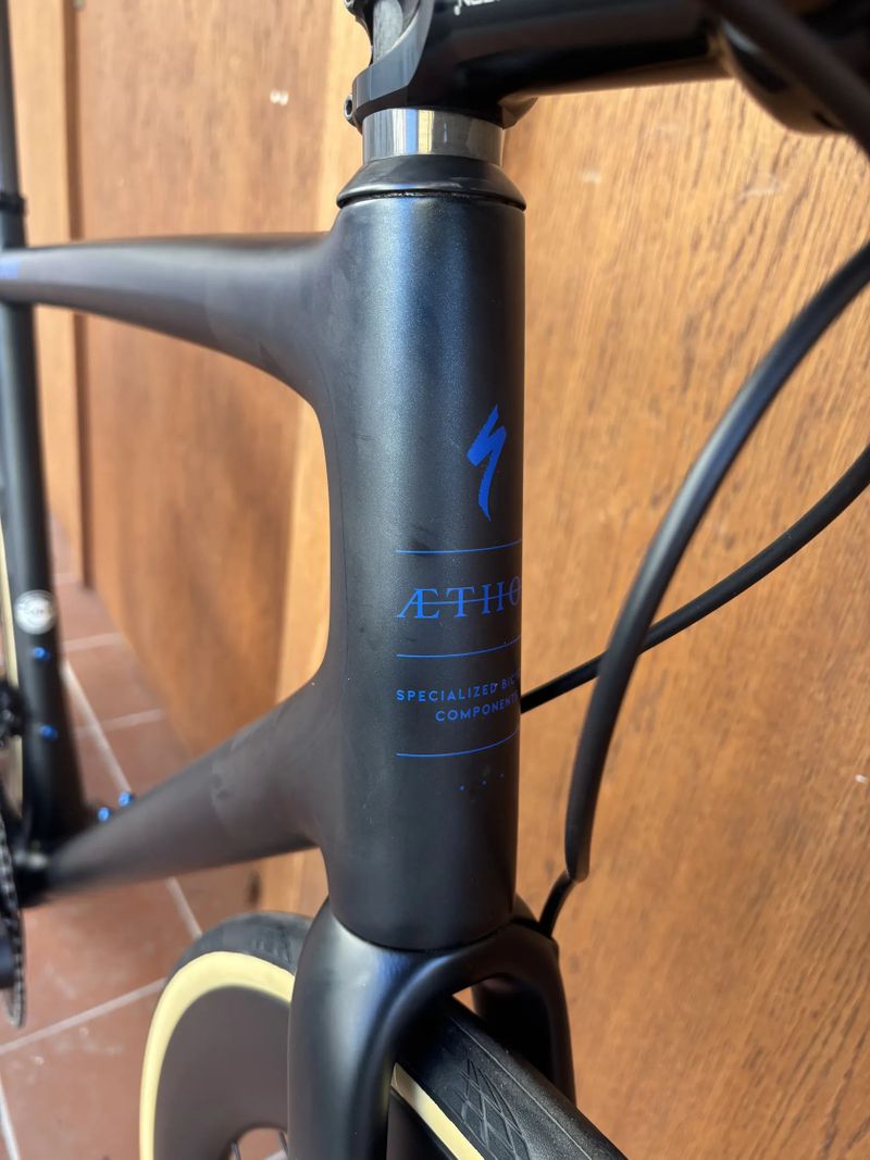 SPECIALIZED AETHOS vel. 58 cm - zakázková stavba - ULTEGRA di2 2x12 - DT SWISS ACR 62 mm