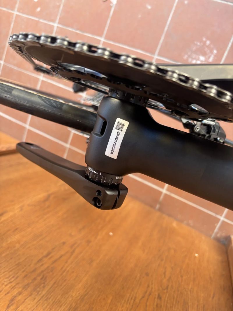 SPECIALIZED AETHOS vel. 58 cm - zakázková stavba - ULTEGRA di2 2x12 - DT SWISS ACR 62 mm