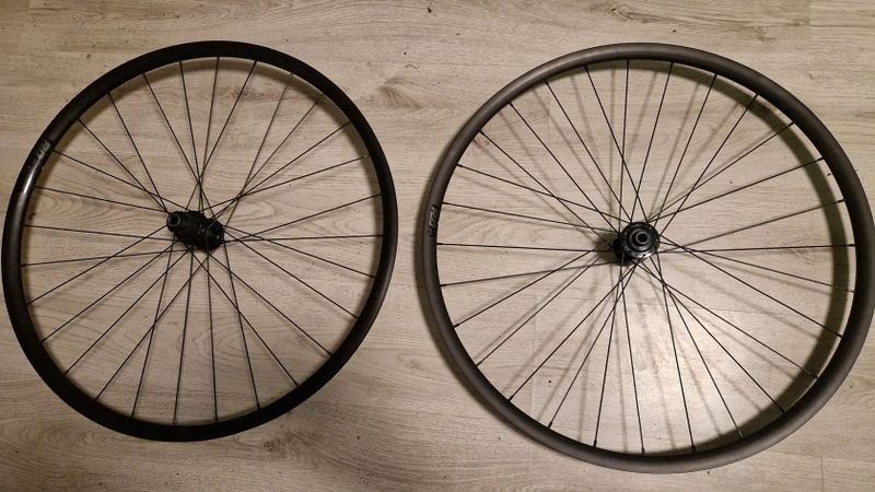 Zapletená hliníková kola rd 3.1 z kola cannondale synapse