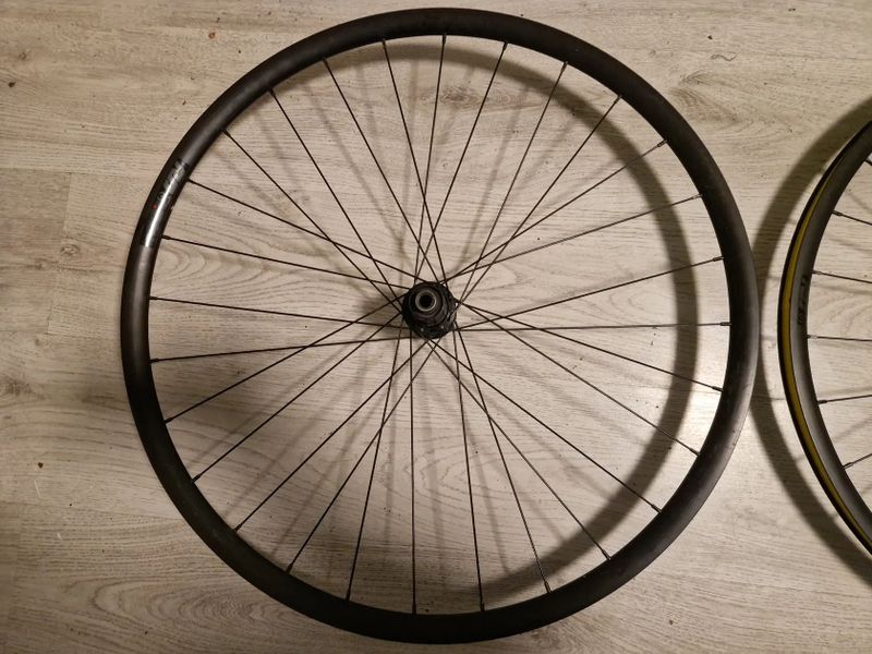 Zapletená hliníková kola rd 3.1 z kola cannondale synapse