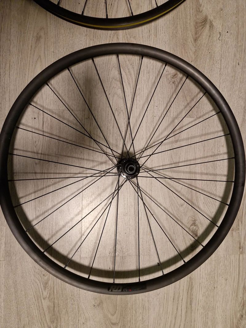 Zapletená hliníková kola rd 3.1 z kola cannondale synapse