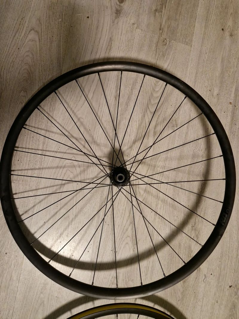 Zapletená hliníková kola rd 3.1 z kola cannondale synapse