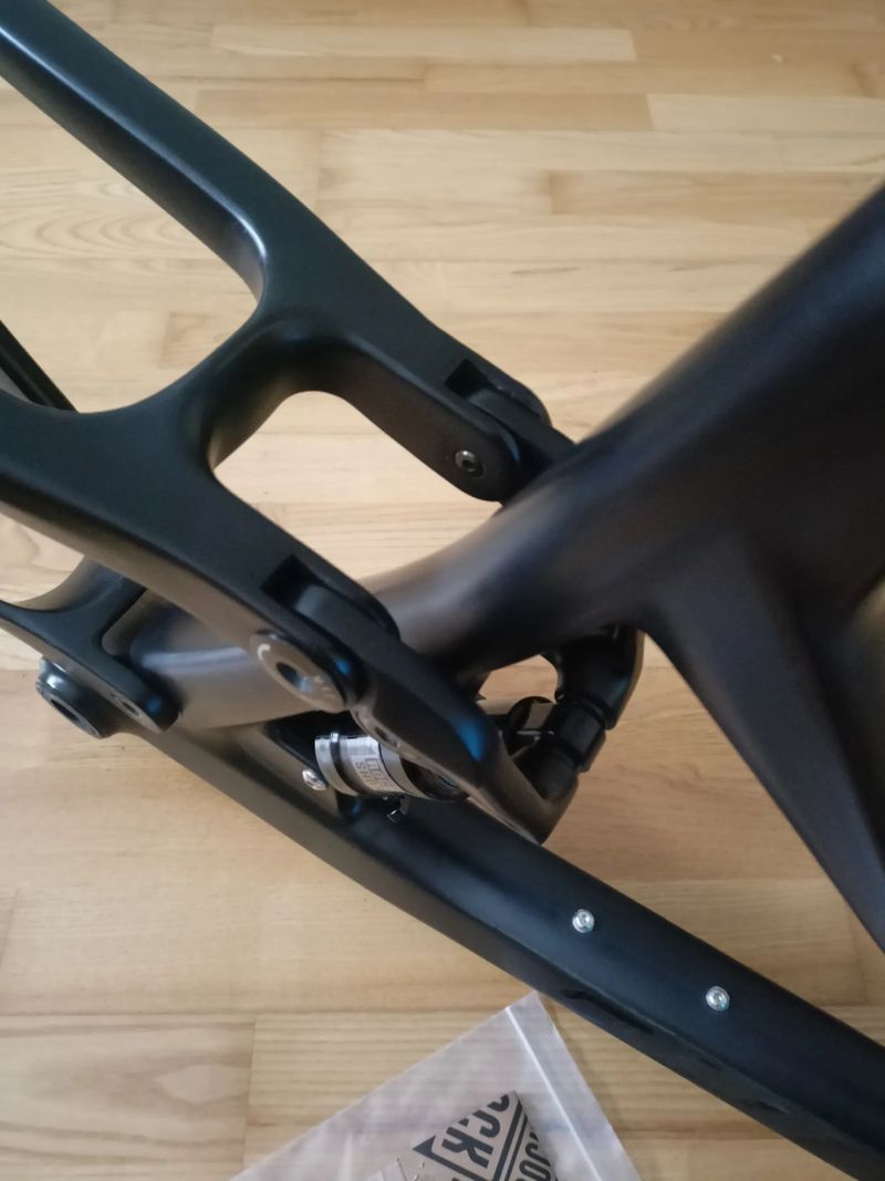 Prodám karbonový rám QUINT FS 29" 