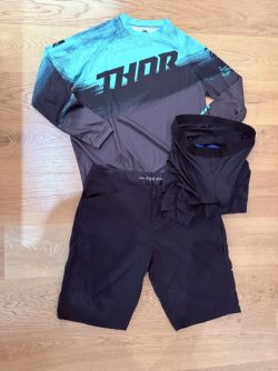Cyklokraťasy FOX Ranger + Thor dres
