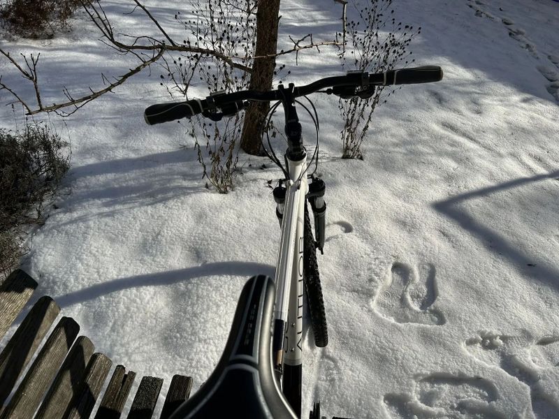 Prodám krosové kolo Author Classic s duralovým rámem a odpruženou vidlicí.